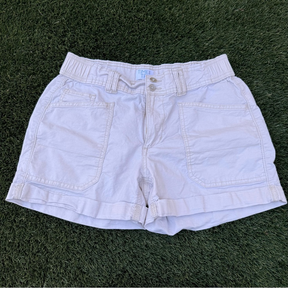 Time and Tru Women's Cream Cargo Shorts